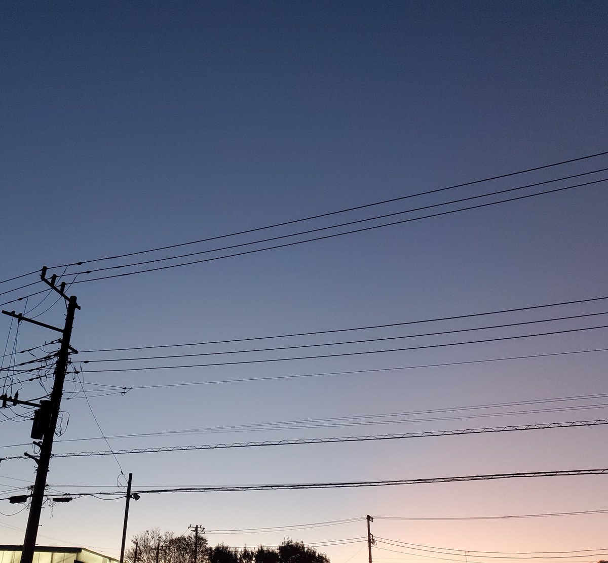 user_U_'s tweet image. あー、いい空、マジでハオ

寒い時友達とかを抱き寄せるのハオ