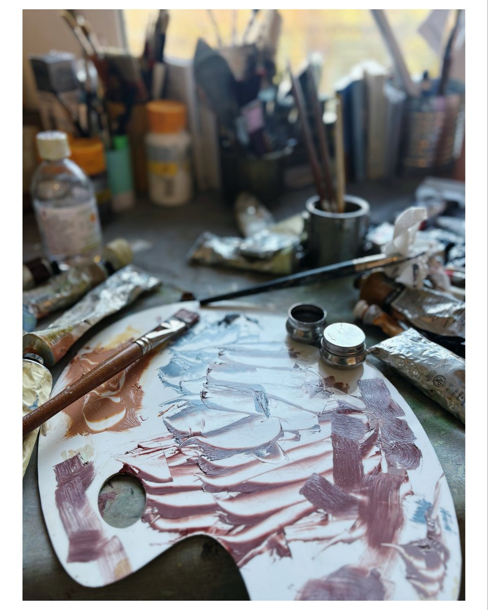 DearUniverse_cs's tweet image. I have a confession. I wouldn’t say I’m super messy when I paint. Organised chaos would probably describe it best. My deep dark secret though…. I don’t squeeze the oil paints from the ends, I don’t roll them up neatly savouring each drop. I squish them in the middle and then…