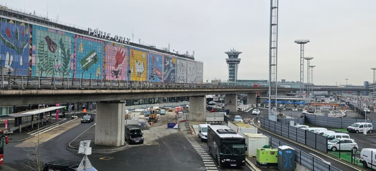 94citoyens's tweet photo. Le trafic de l'aéroport d'Orly continue de bondir quand celui de Roissy baisse https://t.co/thjyyhpqfZ https://t.co/AfkaA3nLmh