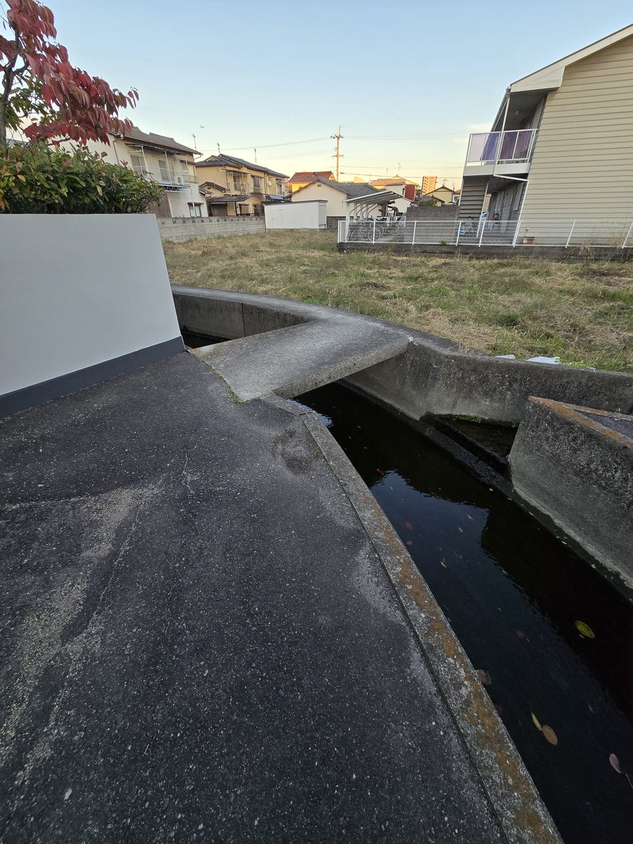 ONtJLe23k02260's tweet image. グーグル先生に徒歩ナビしてもらったら、途中アスレチックみたいな感じにw

日が落ちたあとなら、自分も落ちそう🐾

4枚目はおまけ🐕️

#GoogleMAP
#高松市