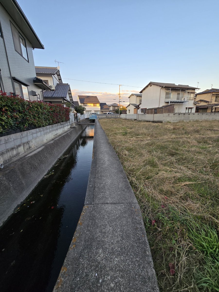 ONtJLe23k02260's tweet image. グーグル先生に徒歩ナビしてもらったら、途中アスレチックみたいな感じにw

日が落ちたあとなら、自分も落ちそう🐾

4枚目はおまけ🐕️

#GoogleMAP
#高松市