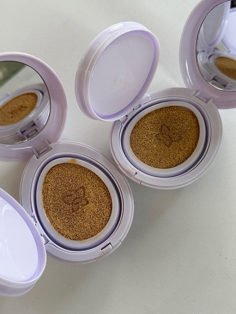 la_lalijah's tweet image. mau revisi shade mop cushion…🙂‍↕️ lebih cocok shade eclair ternyata HEHEHE😭

aku buka yang baru jadinya, emang agak susah dibuka tapi akhirnya bisa juga🙏

hasilnya lebih masuk di kulit aku!😍