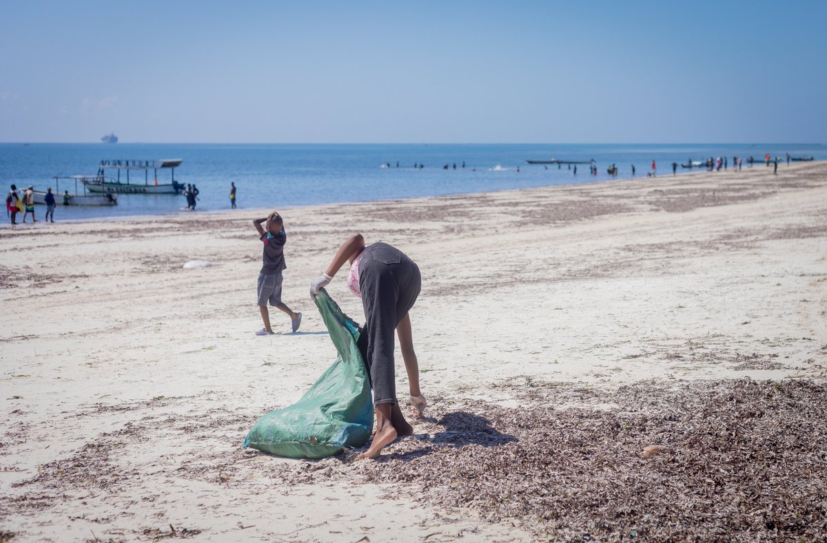 twendegreen's tweet photo. On Monday, we came together for a powerful purpose, keeping our beaches clean and protecting our ocean from plastic pollution. What a day it was! https://t.co/CVHdoh0qjd