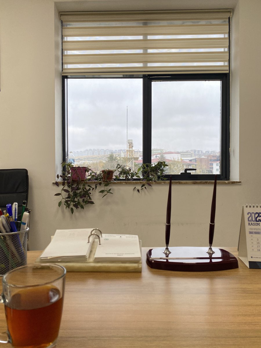 "İnsan, insandan vazgeçmez. 
İnsan insana yüklediği mânâdan vazgeçer."