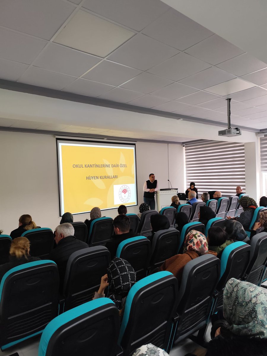 Milli Eğitim Bakanlığına bağlı resmî ve özel okul/kurumlarda faaliyet gösteren yemekhane, kantin, kafeterya, büfe ve çay ocaklarında görev yapan yönetici ve çalışanlara yönelik Hijyen Eğitimini Gıda ve Yem Şube Müdürlüğümüz personeli tarafından başarıyla gerçekleştirdik