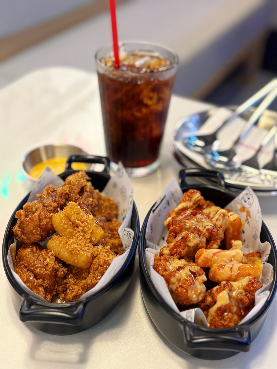 greattheflute's tweet photo. GuGuChicken SilomEdge🪭 #greattheflutegallery @PunrawatB https://t.co/DlBG280snu