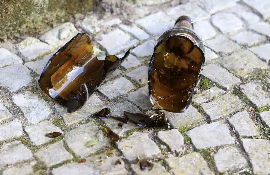 RLP: Mann schlägt 19-Jähriger mit Glasflasche ins Gesicht – Krankenhaus

Zum Artikel: lokalo.de/artikel/390266…