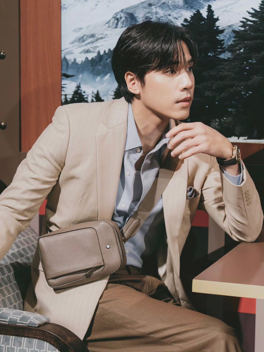 jejspp's tweet image. Keeping it clean and classic with a subtle twist. Love how these neutral tones come together, it&apos;s comfort meets class. Ready for whatever the day holds.