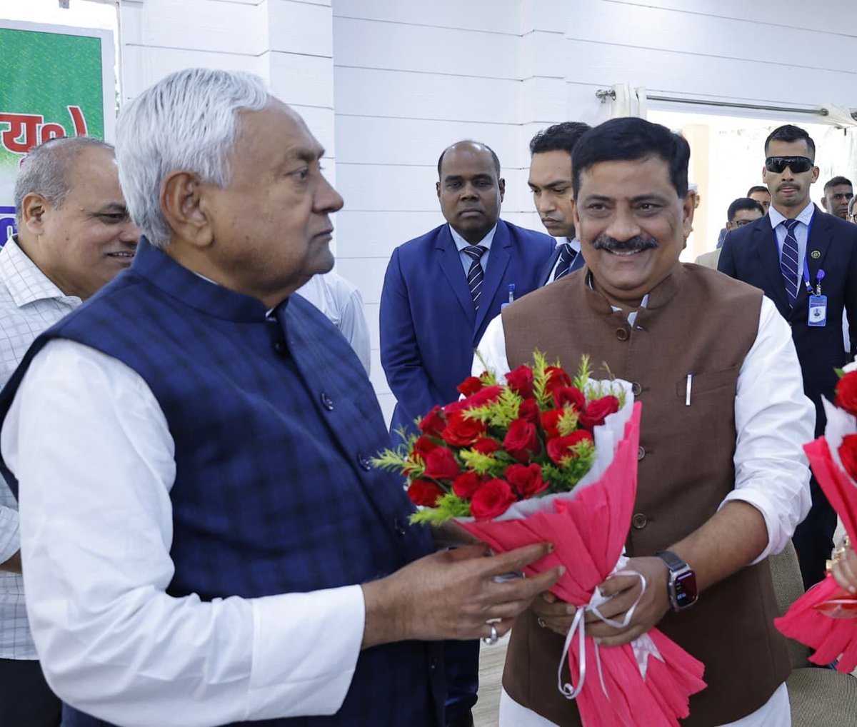 NitishKumar's tweet image. आज 1 अणे मार्ग स्थित ‘लोक संवाद’ में जदयू विधानमंडल दल की बैठक में शामिल हुआ। 

(1/3)