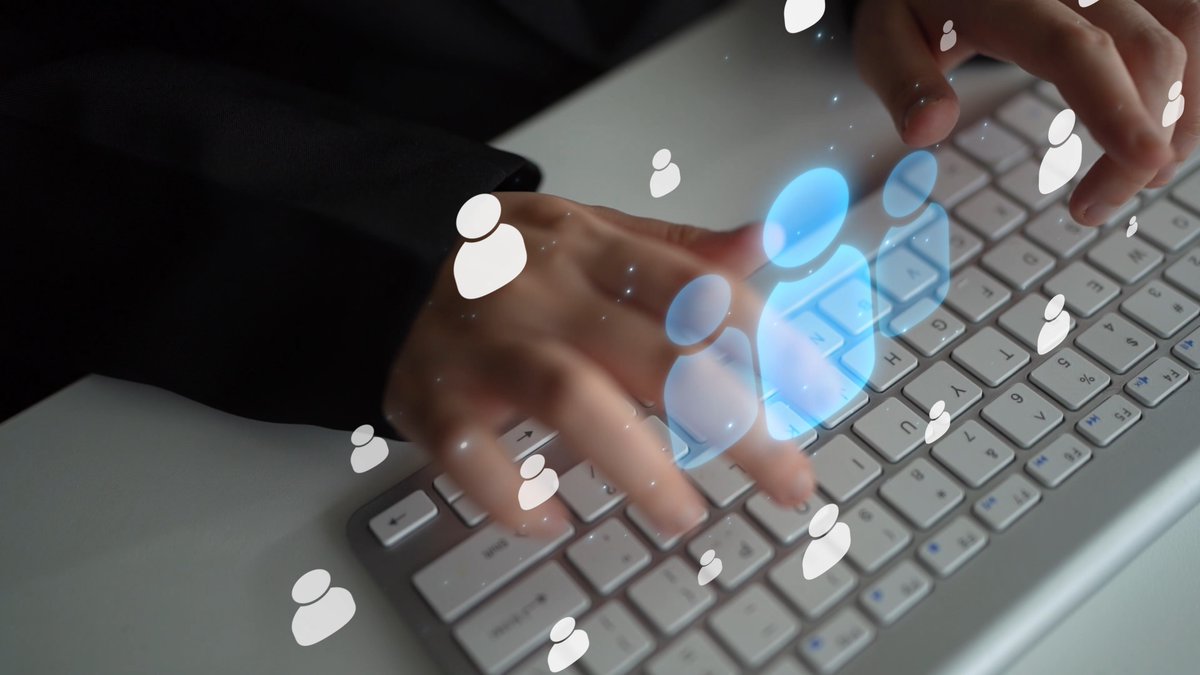 ChinaDaily's tweet image. Chinese public security authorities have stepped up efforts to combat the spread of online rumors that disrupt public order and mislead citizens as part of a broader operation to ensure online safety and maintain a clean and trustworthy #cyberspace. bit.ly/4rcMOc0