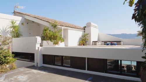 A ROIBA
UN REFUXIO EN BUEU

Arqº Ramón Vázquez Molezún

farodevigo.es/o-morrazo/2025… <a href="/COAMadrid/">COAM</a> <a href="/arquitectosCOAG/">Colexio de Arquitectos de Galicia</a>