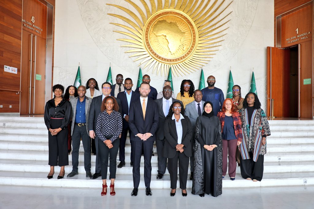 AUC_PAPS's tweet image. 🌍 The @_AfricanUnion Commission, through @AUC_PAPS, has convened an Expert Meeting in Addis Ababa (17-18 Nov 2025) to review the Continental Framework on Peace &amp;amp; Security in #Cyberspace.

🚨 From cybercrime to AI-enabled disinformation &amp;amp; illicit arms proliferation – digital…