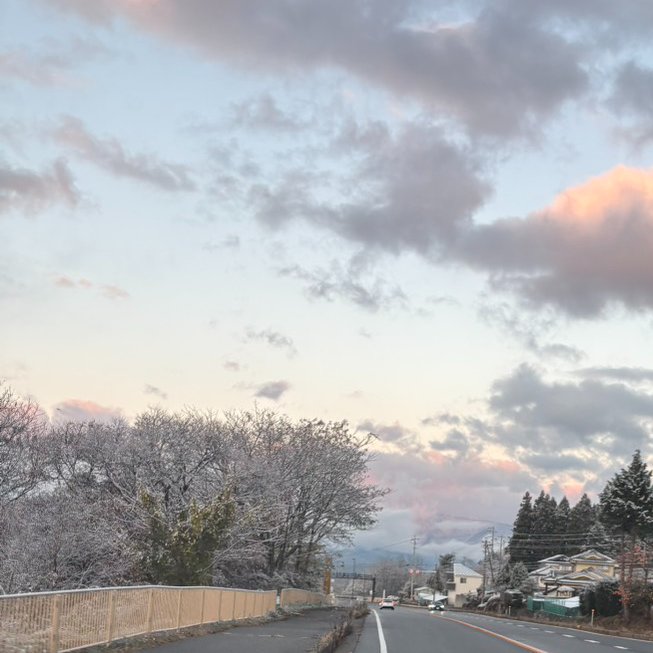 《第570回 #今日の諏訪姫 》
毎日冷え込むのぅ⋯❅
PLUM本社のある長野県では、今朝あちらこちらで雪景色がお目見えとなったのじゃ。
紅葉に雪化粧、美しいのぅ。
都内からもほどよく近い長野県、ぜひ遊びに来てほしいのじゃ✨️
合言葉は、「諏訪にきて！会いに来て！」なのじゃ！！
