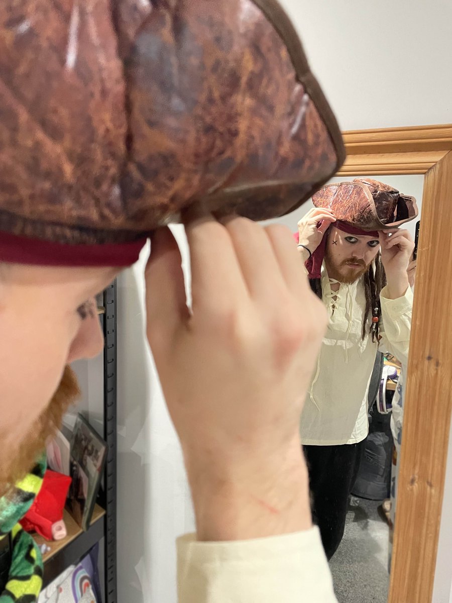 skill_specs's tweet image. All your favorite runescape streamers getting dressed for work today 😂😂 🏴‍☠️🦜

twitch.tv/skillspecs