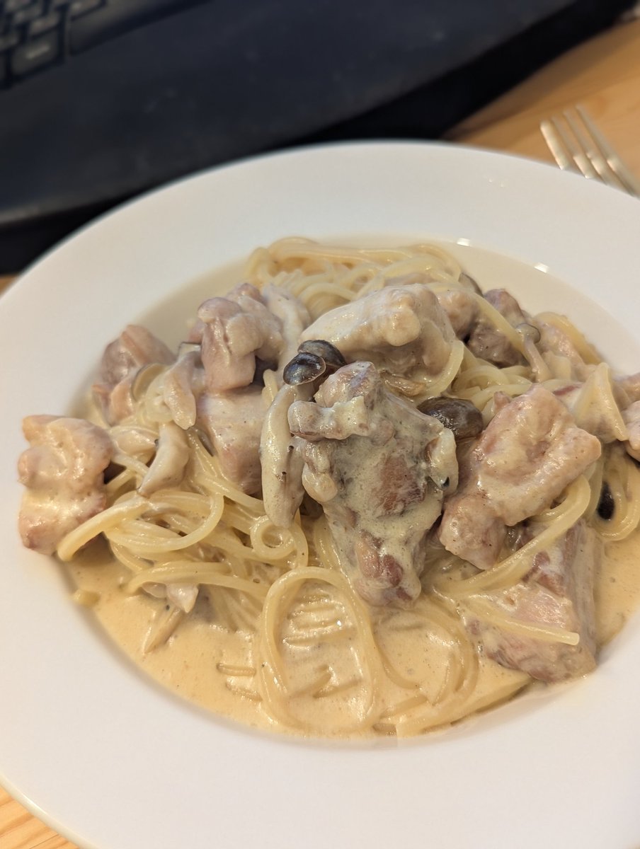 loadlimits's tweet image. 材料単純なのに笑えるくらい旨い、鶏ときのこのクリームパスタ