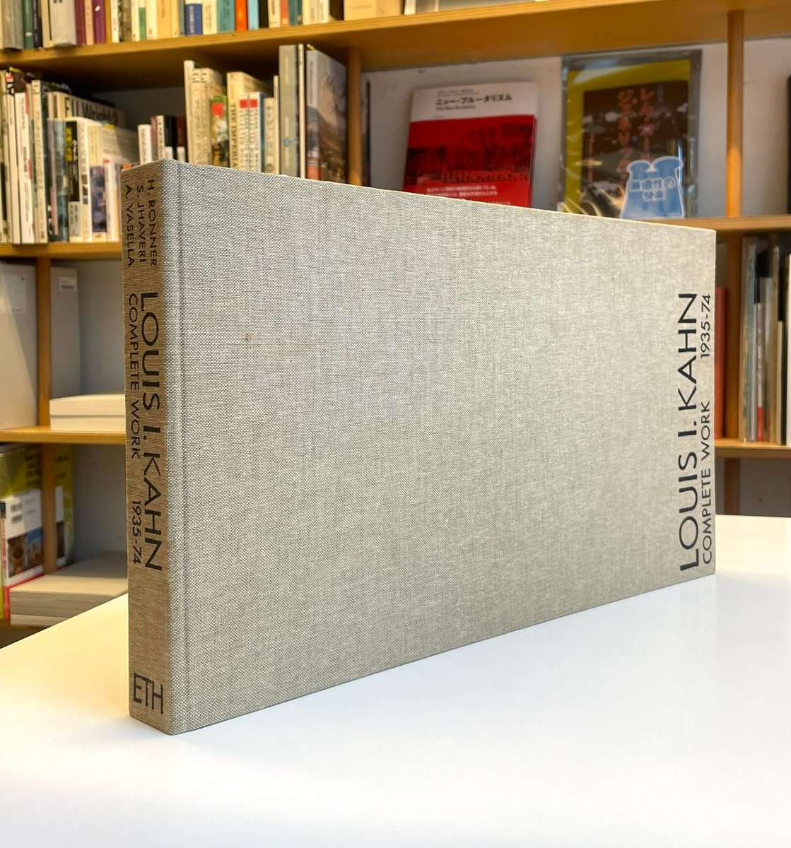 【南洋堂 古書】カーンの古書が入荷しています。

作家論、作品集、展覧会図録、個別作品のドキュメント、ドローイングなどです。

#南洋堂 #louisikahn #ルイスカーン