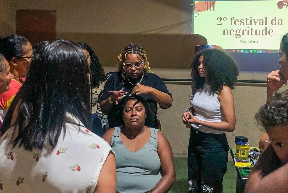 plantao365's tweet image. Prefeitura de Gravatá promove a oficina “Entre Tranças e Entrelaçados”, que reuniu meninas e mulheres para discutir ancestralidade, empoderamento feminino e geração de renda através das tranças.
#Gravatá #Empoderamento #Cultura #Plantão365News

plantao365news.com.br/noticias/notic…