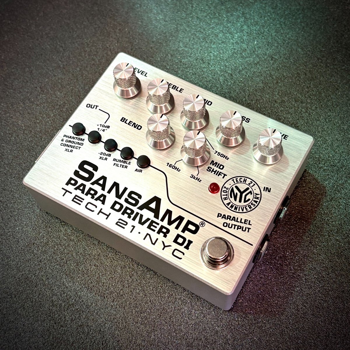 bassstation_akb's tweet image. ＃TECH21 から、SansAmp Para Driver DI の発売20周年記念モデルが登場！！

世界限定500台のアニバーサリーモデル！！
アルミ削り出しの筐体がめちゃくちゃカッコイイ...！！✨

商品詳細はコチラ！💁
ikebe-gakki-pb.com/new_product/16…