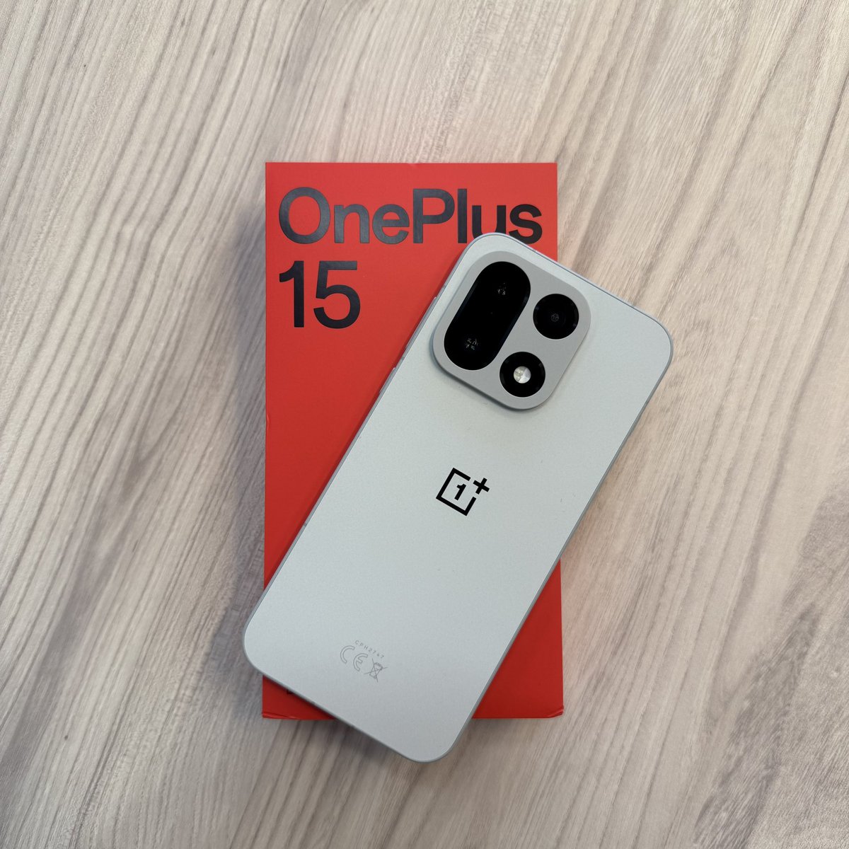 OnePlus 15 グローバル版が届きました！ 楽しみ、、、