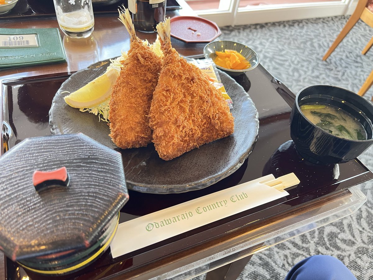 umi_enami's tweet photo. 小田原城カントリークラブにゴルフのラウンドに行ってきました🏌️‍♀️

とても寒かったのですが、相模湾、三浦半島、そして千葉の方まで見渡せ
きれいな朝日が見れましたよ☀️

今回は8人で2組！

難しく喝を入れられた感じになりましたが、景色、コース、アジフライ、みんなと楽しく周れました

#ゴルフ https://t.co/2ok7BczClb