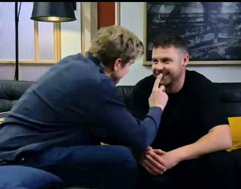GeRobron's tweet image. I can&apos;t help but think about this 😍🥵 #Robron