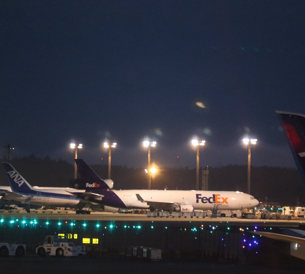 アメに撃たれる15
a4水彩アート紙 成田に取り残されたMD-11