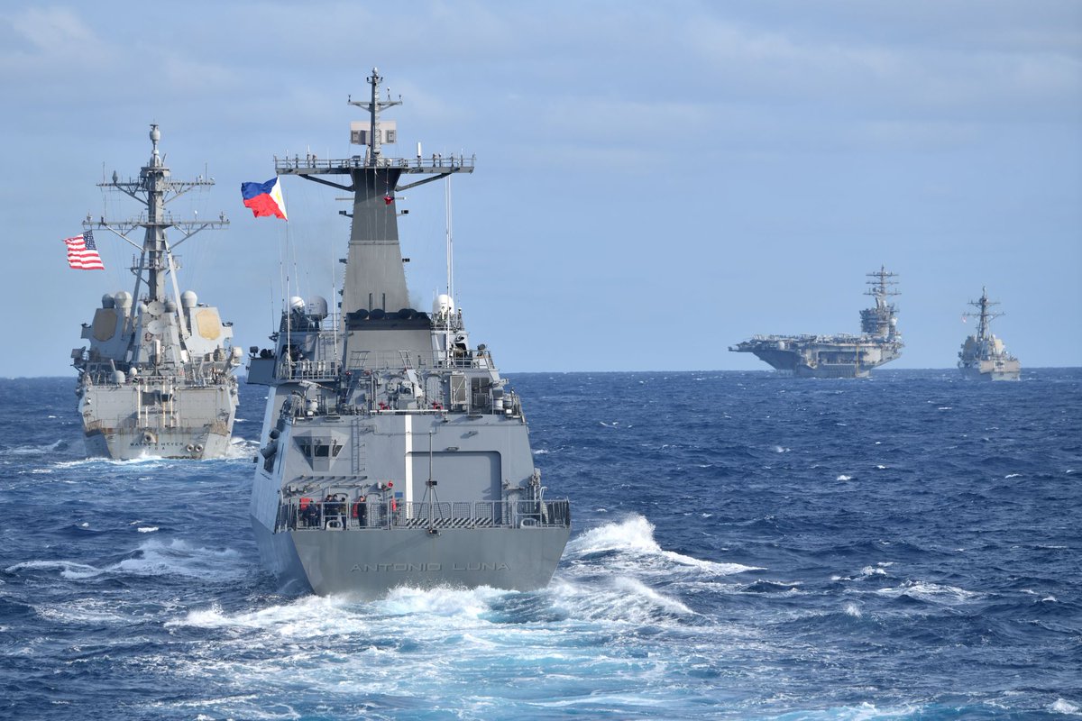 JMSDF_SDF_ENG's tweet image. On 14 Nov., JS Akebono conducted a Japan-U.S.-Philippines trilateral exercise as Maritime Cooperative Activity (MCA) with the U.S. Navy, the Philippine Navy and the Philippine Coast Guard in the South China Sea. 🇯🇵🇺🇸🇵🇭
＃FOIP ＃MCA #IPD25 ＃PhilippineNavy @US7thFleet