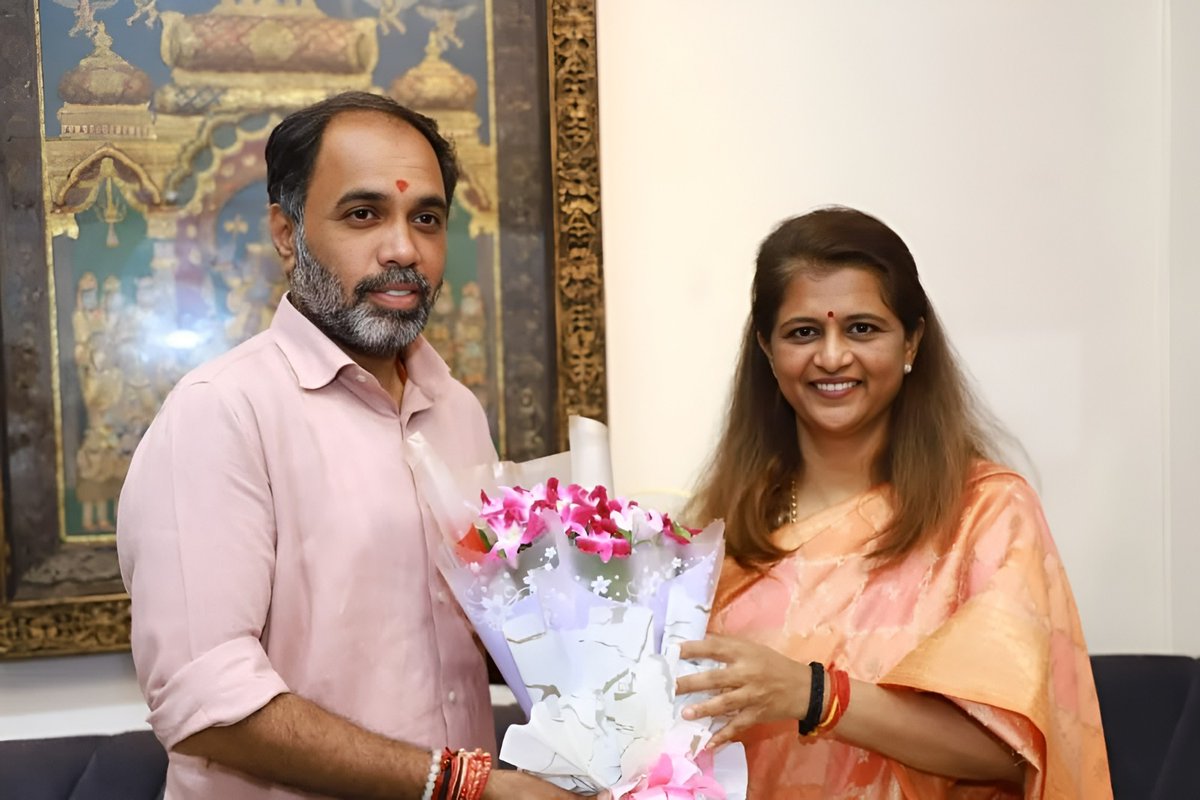 sambhajipatil77's tweet image. लातूर भाजपा नेत्या, आमच्या भगिनी सौ. अर्चनाताई पाटील चाकूरकर यांना जन्मदिवसाच्या मन:पूर्वक शुभेच्छा!

आई भवानी आपल्याला निरोगी दीर्घायू व यश-कीर्ती प्रदान करो, हीच जगदंबेच्या चरणी प्रार्थना!