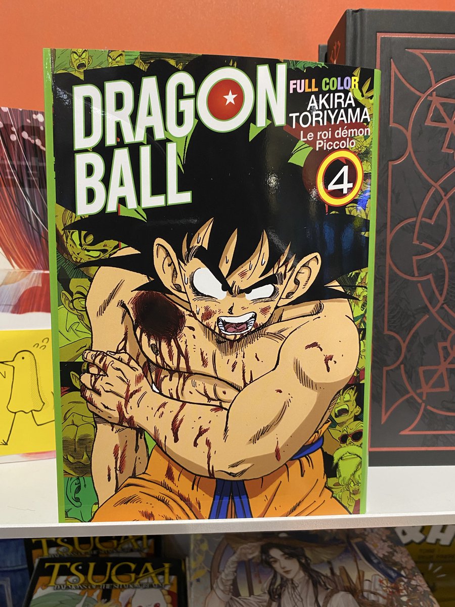 treevax's tweet image. On sent bien que les mangas ne subissent pas les mêmes contraintes réglementaires que les jeux vidéos, séries animées et figurines, en ce qui concerne l’hémoglobine ! 😁🩸

Bref: Le nouveau tome du manga Dragon Ball Full Color est sorti ! 🙂👍
