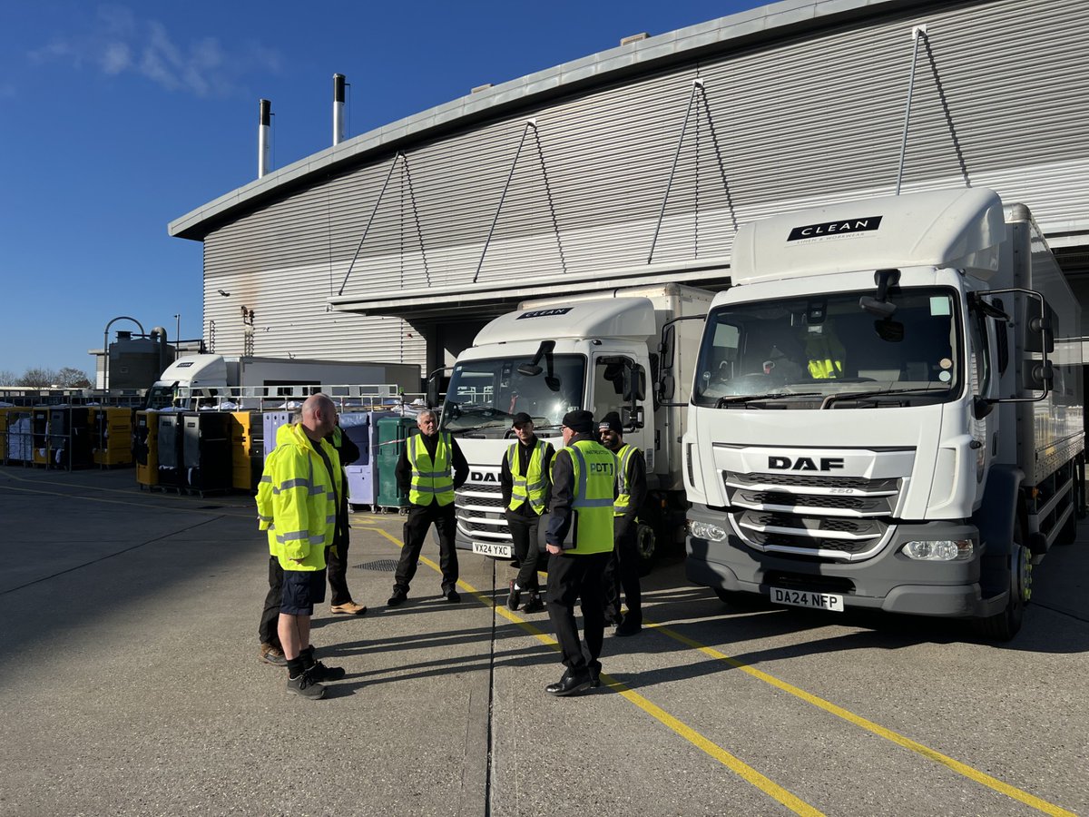 PDTsolutions's tweet image. Road Safety Week 2025 !

We were proud to begin the week with Andy our Training Operations Manager supporting the CLEAN Linen &amp;amp; Workwear transport team as they roll out their internal campaign for Brake&apos;s Road Safety week.

At PDT Fleet Training, our focus this week is on three…