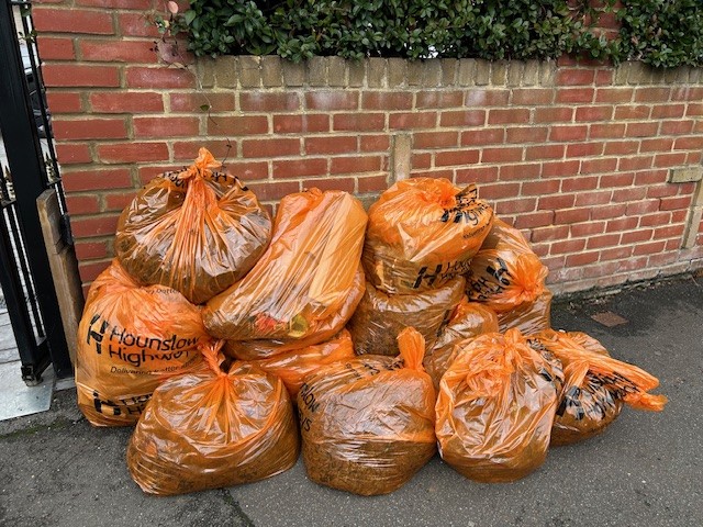 HounslowHways's tweet image. St Mary &amp;amp; Pope Kyrillos VI Coptic Orthodox Church in Hounslow recently organised a clean up day with their scout group. It’s inspiring to see our community, including young people, actively contributing to a cleaner borough. ✨
#HounslowHighways #Community @LBofHounslow