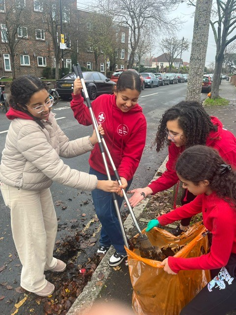 HounslowHways's tweet image. St Mary &amp;amp; Pope Kyrillos VI Coptic Orthodox Church in Hounslow recently organised a clean up day with their scout group. It’s inspiring to see our community, including young people, actively contributing to a cleaner borough. ✨
#HounslowHighways #Community @LBofHounslow