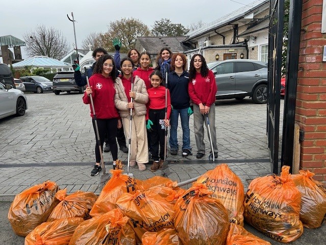 HounslowHways's tweet image. St Mary &amp;amp; Pope Kyrillos VI Coptic Orthodox Church in Hounslow recently organised a clean up day with their scout group. It’s inspiring to see our community, including young people, actively contributing to a cleaner borough. ✨
#HounslowHighways #Community @LBofHounslow