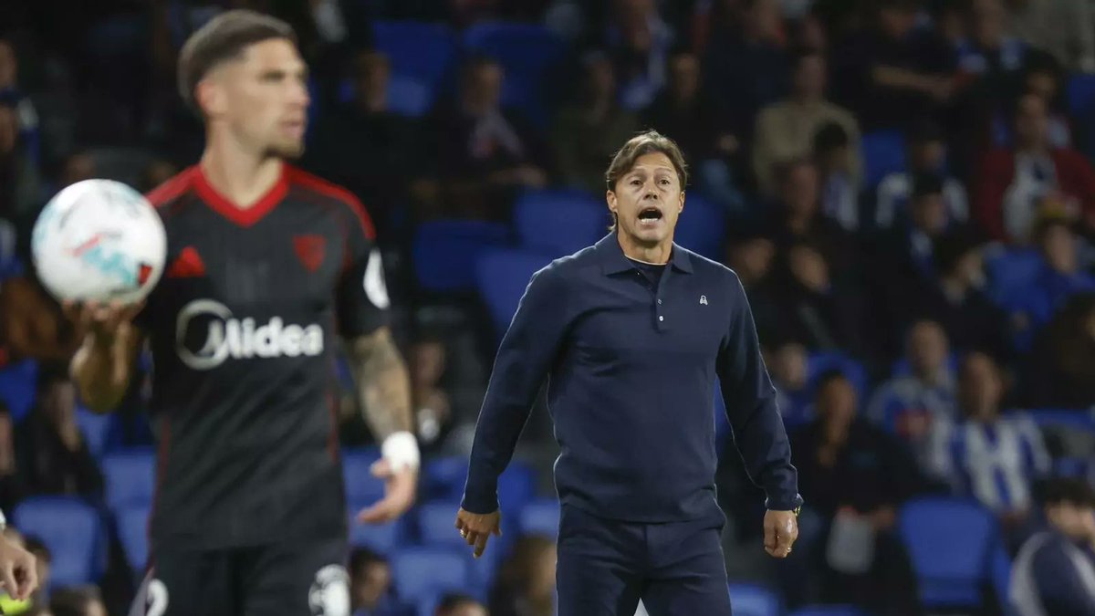 lapalancaroja's tweet image. ⚠️ La defensa del Sevilla sigue siendo un quebradero de cabeza. Almeyda pide un delantero, pero el verdadero talón de Aquiles está atrás: 19 goles en 12 jornadas. ⚪🔴

info en: lapalancaroja.com/noticia/almeyd…
#SevillaFC #LaLigaEASports #LapalancaRoja #Almeyda #DefensaSevilla