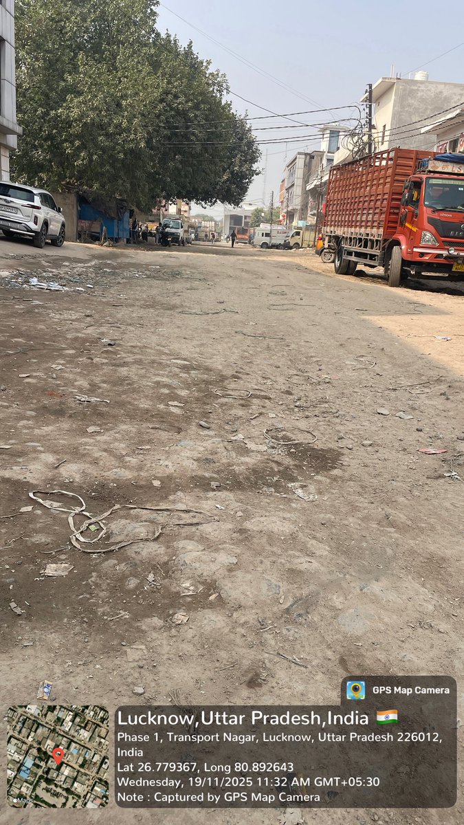 bagga2031's tweet photo. @SubodhS10818079 @LucknowNagar @CMOfficeUP @RajeshwarS73 @Lko_VivekSharma हर साल नगर निगम का बजट आता है और चला जाता है मगर ट्रांसपोर्ट नगर लखनऊ की ये सड़क पिछले 4 सालों से बद से बदतर हालत में है चलना दूभर है आज की जीपीएस फोटो संलग्न है कोई सुनवाई नहीं हो रही है ??? https://t.co/YtlnZQZVZw