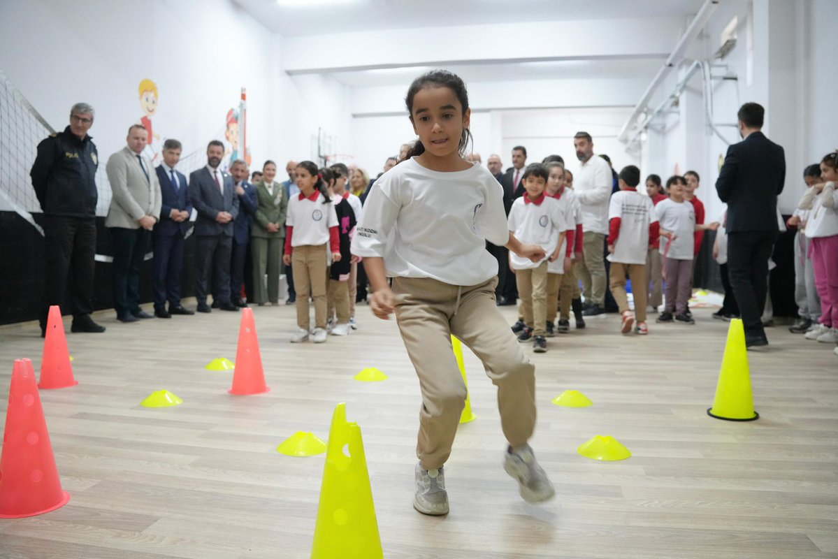 📌 Gerçekleştirdiğimiz tören ile Melahat Kozar İlkokulu’nun yeni spor salonunu bugün itibarıyla hizmete açtık. 

💪🏻 Çorlu Kent Konseyi’nin öncülüğünde, Çorlu Kaymakamlığı, İlçe Millî Eğitim Müdürlüğü ve gönüllülerin de katkılarıyla hayata geçen bu güzel proje, çocuklarımızın spor