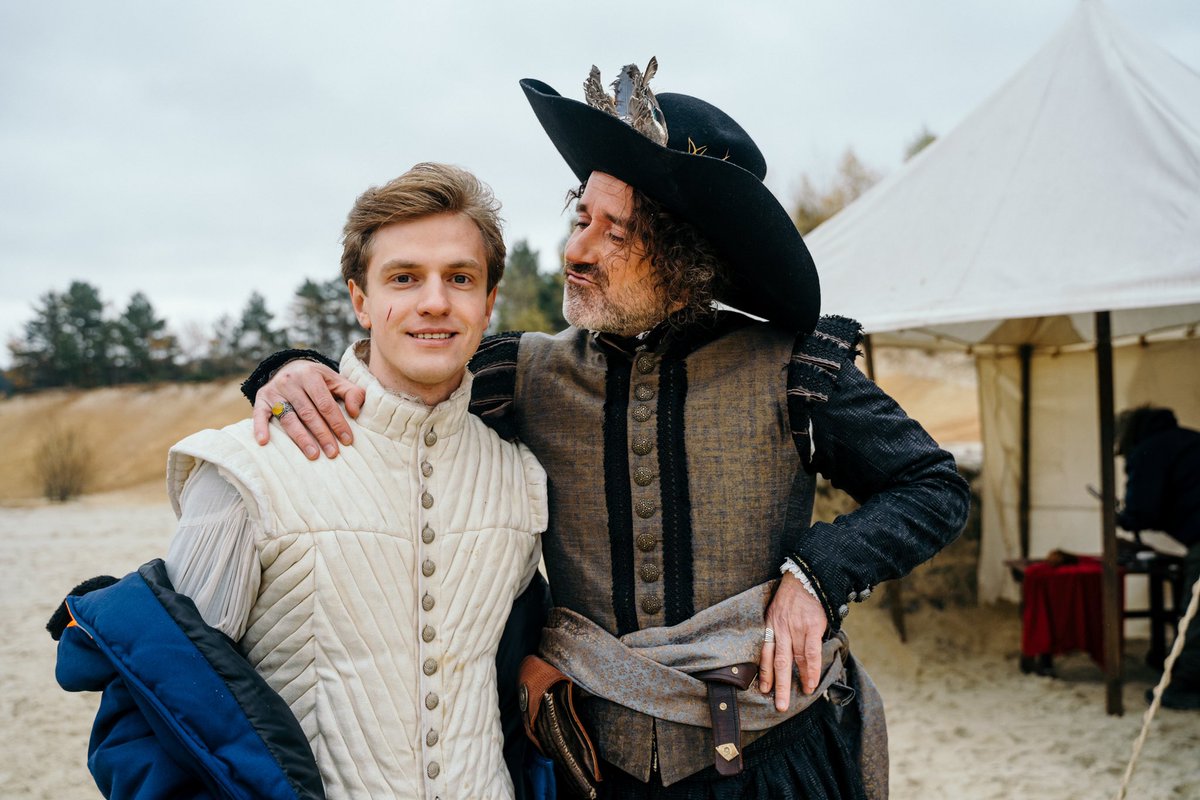 #Этерна

Мне очень нужна аушка, где Ричард — любимчик Арамоны 😤❤️