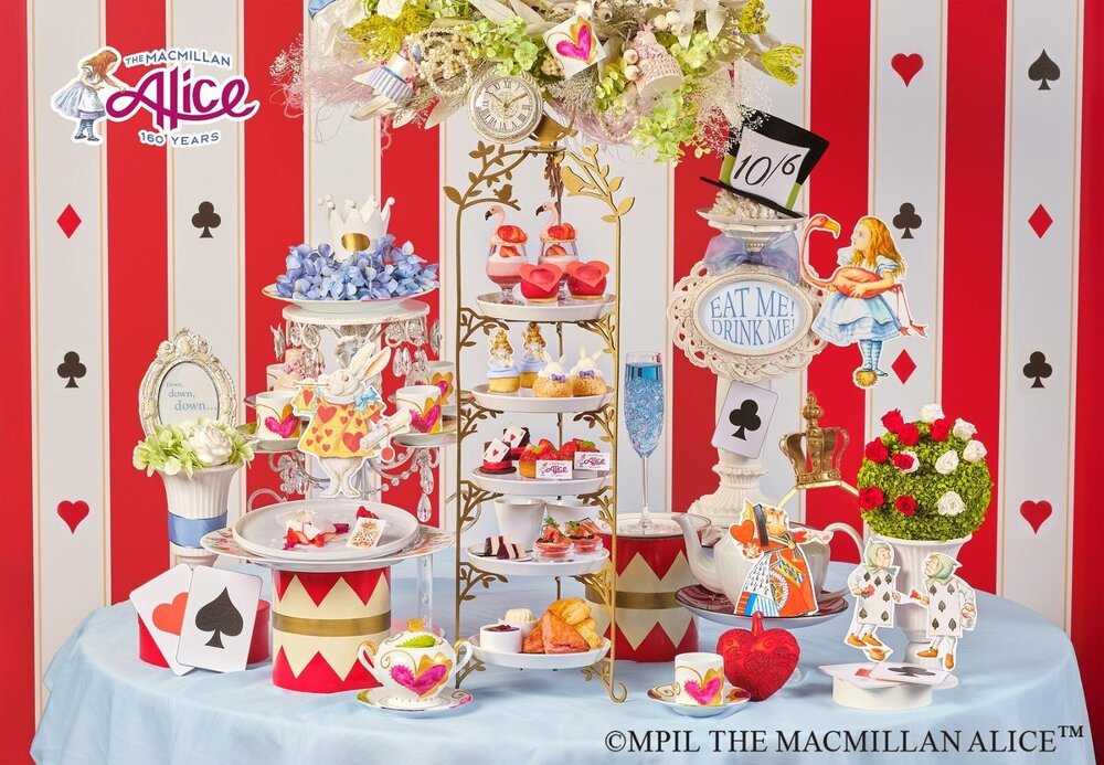 fashionpressnet's tweet image. 「不思議の国のアリス」着想いちごアフタヌーンティーが全国5都市で、三月うさぎのシュークリームなど - fashion-press.net/news/140430