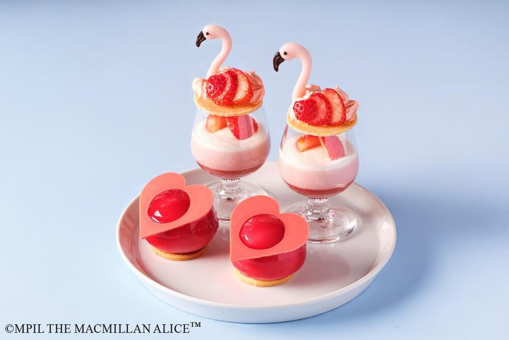 fashionpressnet's tweet image. 「不思議の国のアリス」着想いちごアフタヌーンティーが全国5都市で、三月うさぎのシュークリームなど - fashion-press.net/news/140430