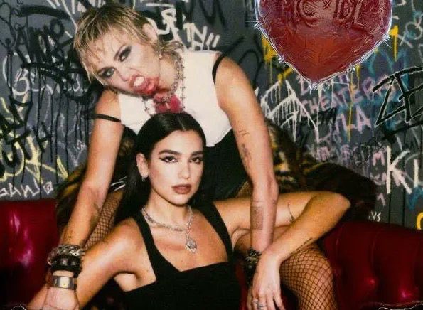 PopCrave's tweet image. 5 years ago today, Miley Cyrus released “Prisoner” featuring Dua Lipa.