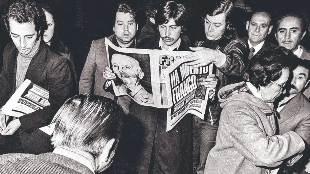 Entreacte_'s tweet image. 👥&quot;El dia que va morir Franco, la cartellera de Barcelona mostrava el panorama d’una societat que es resistia a desaparèixer&quot;

50 anys després, el @marti_alos radiografia el sector teatral català d&apos;aquell novembre en què tot estava a punt de canviar.

👉entreacte.cat/historia/la-mo…