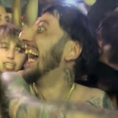 Kız: Seni değiştirebilirim

O sırada bizim idoller:
