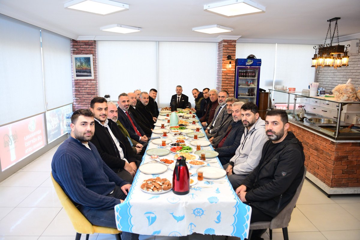 FerhatErol79's tweet photo. Bursa Caddesi’nin kıymetli esnaflarıyla, Adıyamanlı Çiğ Köfteci Osman Usta’nın samimi misafirliğinde kahvaltıda buluştuk.
Her fırsatta esnafımızla bir araya gelmeye, onların talep ve önerilerini dinlemeye devam edeceğiz.
Birlikte daha güçlü bir Kestel! https://t.co/MZcbIM5iaG