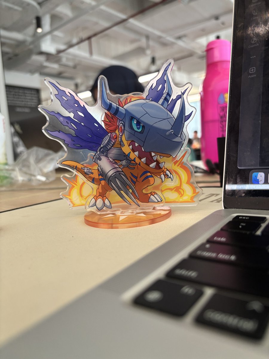 sdkDefault's tweet image. Meja kerja tambah rame, terima kasih @Satasuke