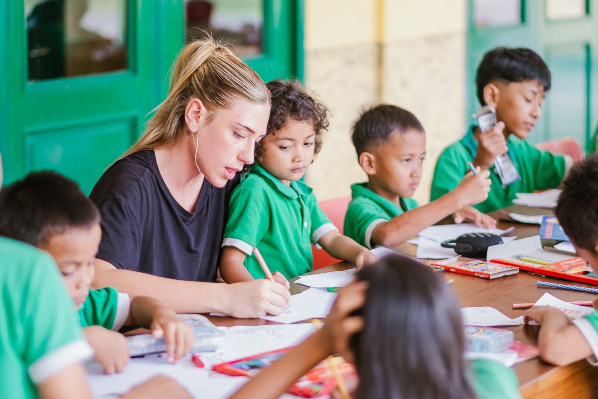 pedulianak's tweet image. Our kids had so much fun drawing and coloring with a volunteer. Ideas were flowing, giggles everywhere, and lots of “Look what I made!” moments. Simple joys like this help them grow and express themselves freely.
#PeduliAnak #NGO #Lombok