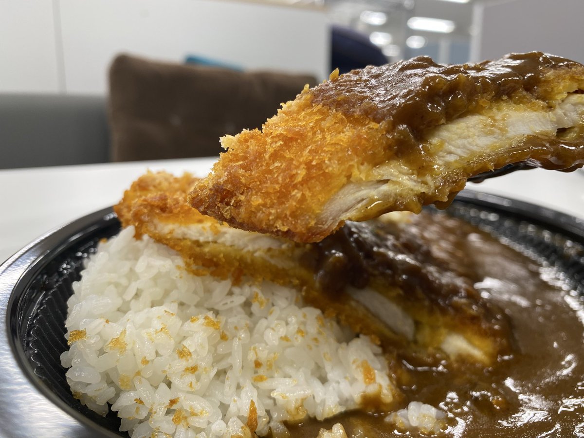 Natalie0701's tweet image. 989kcalのチキンカツカレーを647円で販売している『フレスコ』には感謝している😃
#フレスコ
 #チキンカツカレー