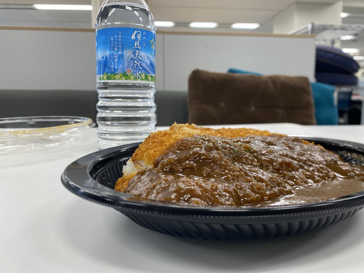 Natalie0701's tweet image. 989kcalのチキンカツカレーを647円で販売している『フレスコ』には感謝している😃
#フレスコ
 #チキンカツカレー