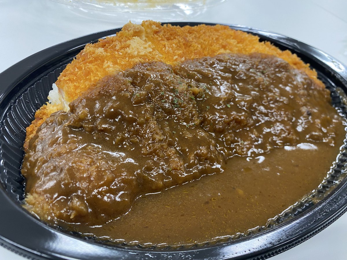 Natalie0701's tweet image. 989kcalのチキンカツカレーを647円で販売している『フレスコ』には感謝している😃
#フレスコ
 #チキンカツカレー