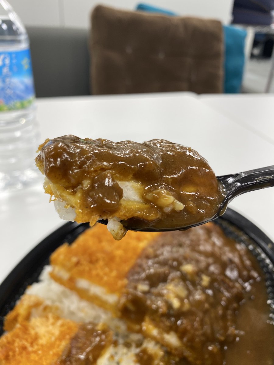 Natalie0701's tweet image. 989kcalのチキンカツカレーを647円で販売している『フレスコ』には感謝している😃
#フレスコ
 #チキンカツカレー