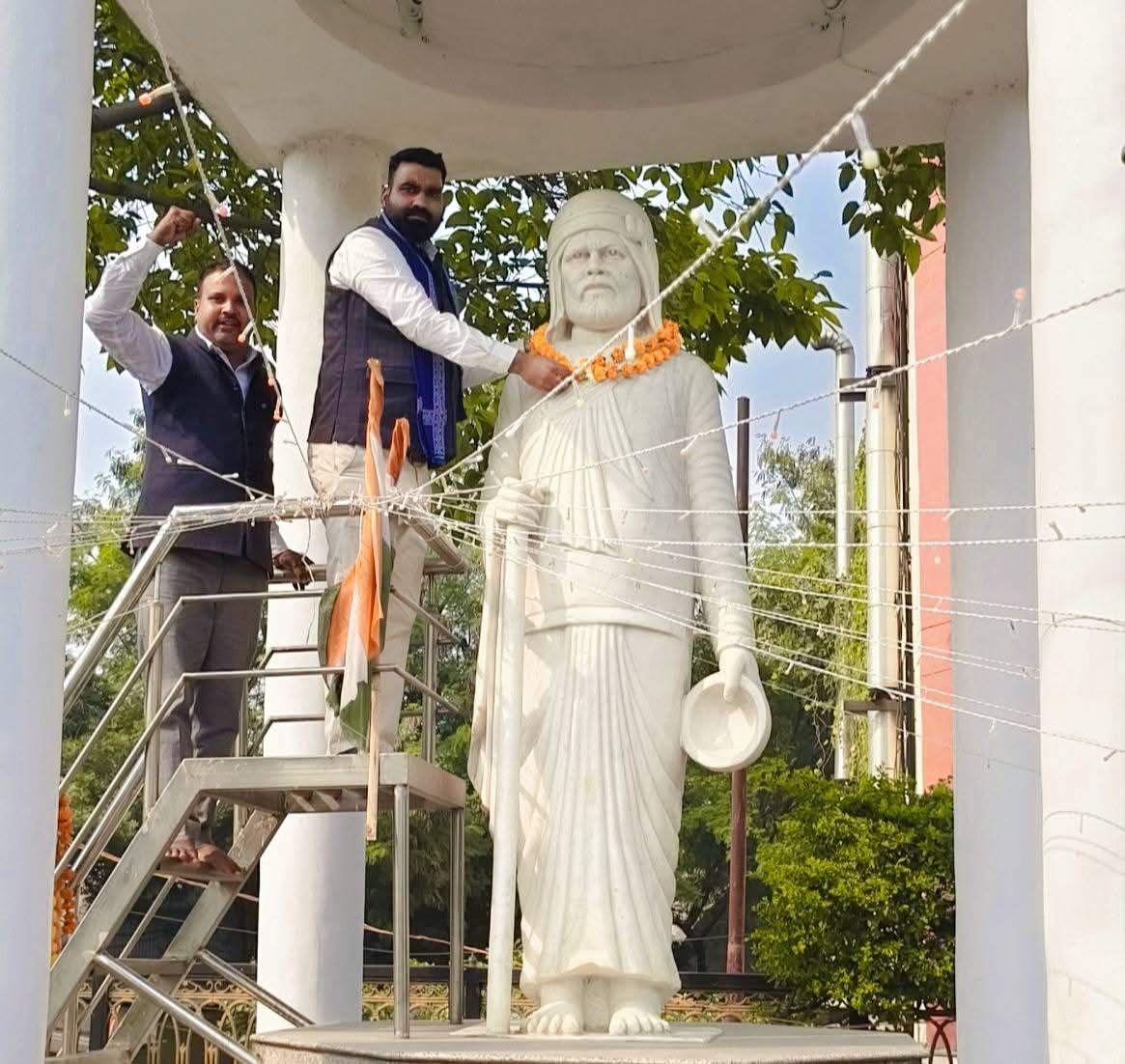 Drkuldeepbhargv's tweet image. क्रांतिकारी झाँसी की धरती पर संत समाज के गौरव, संत गाडगे महाराज जी को सादर नमन।

संत गाडगे महाराज अमर रहें।